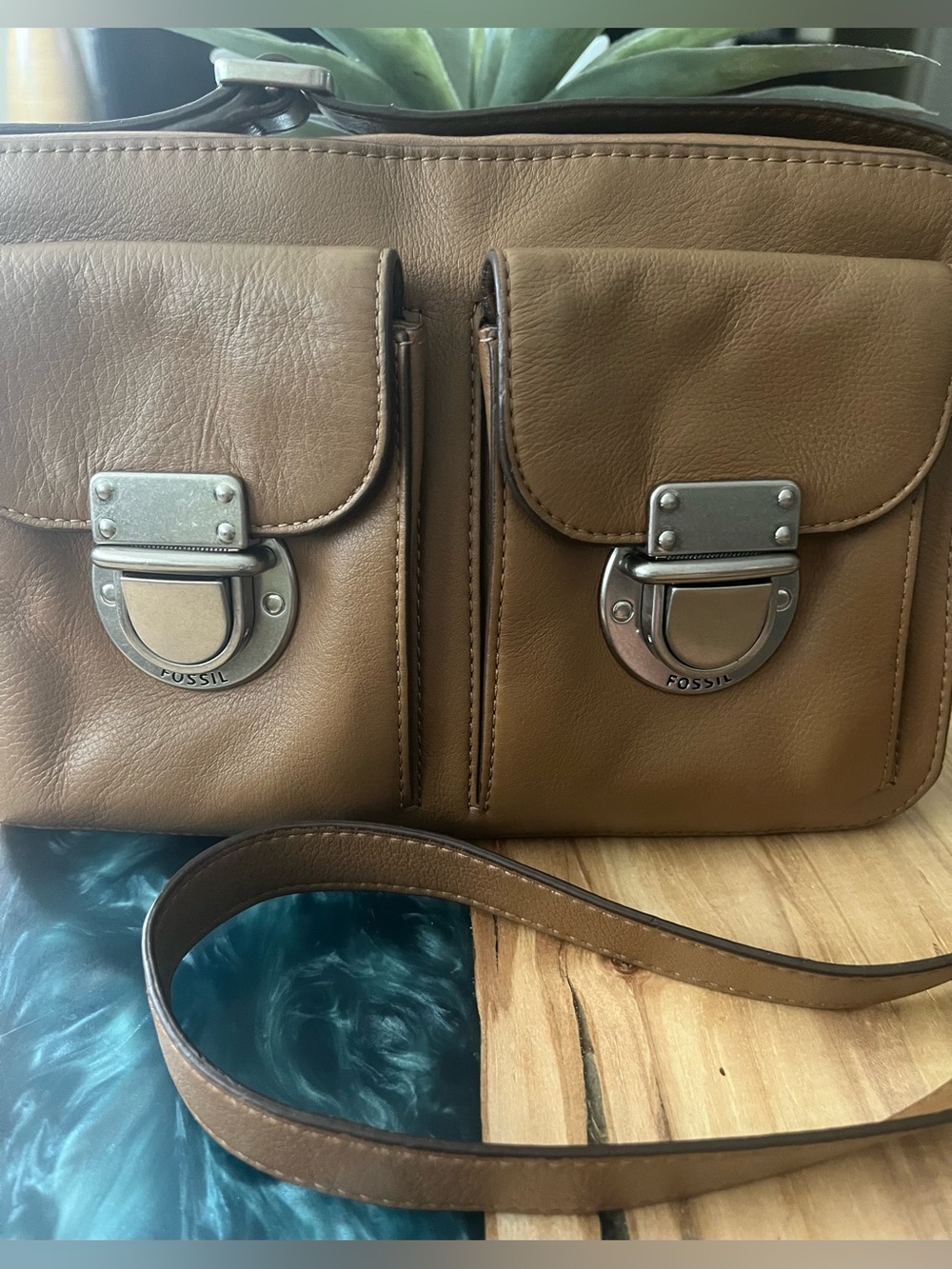 Fossil Riley Caramel Brown Leather Crossbody with Front Buckle Pockets - Picture 4 of 16